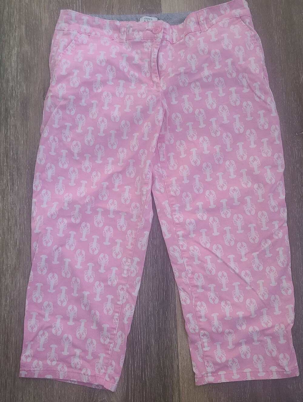 Crown & Ivy Lobster Print Capri Pants Women's Size 12 - Picture 2 of 5